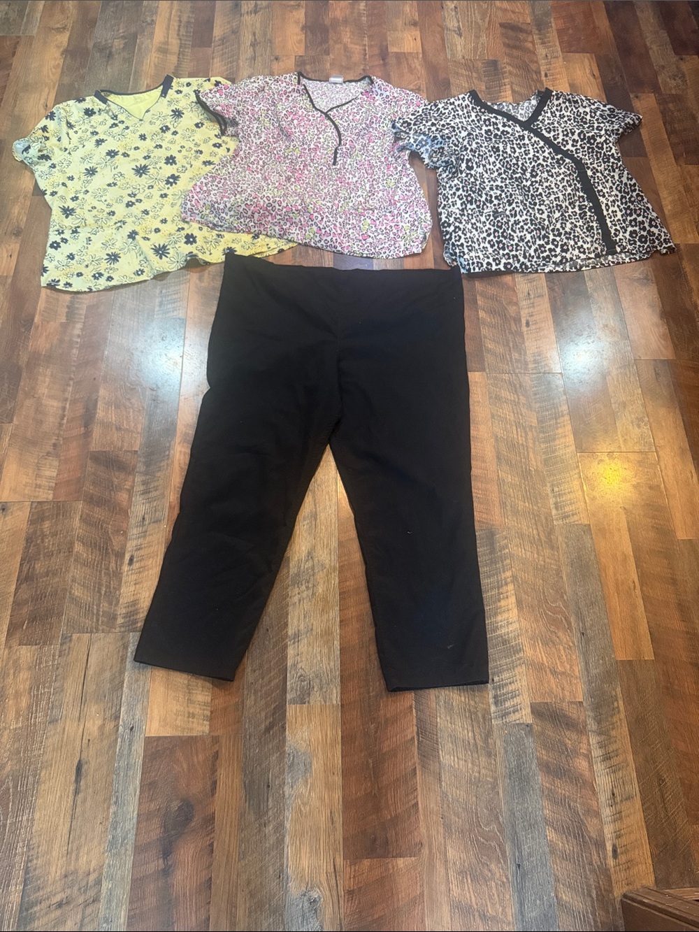 Bundle of 4 scrubs 3X (UBUB)